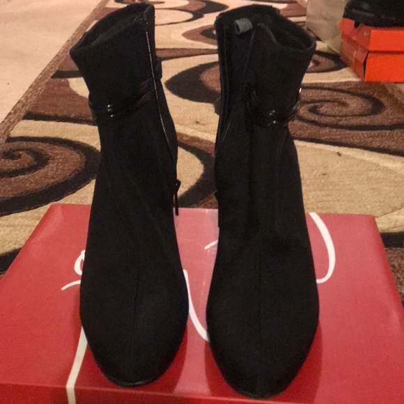 New inbox booties - Picture 1 of 5